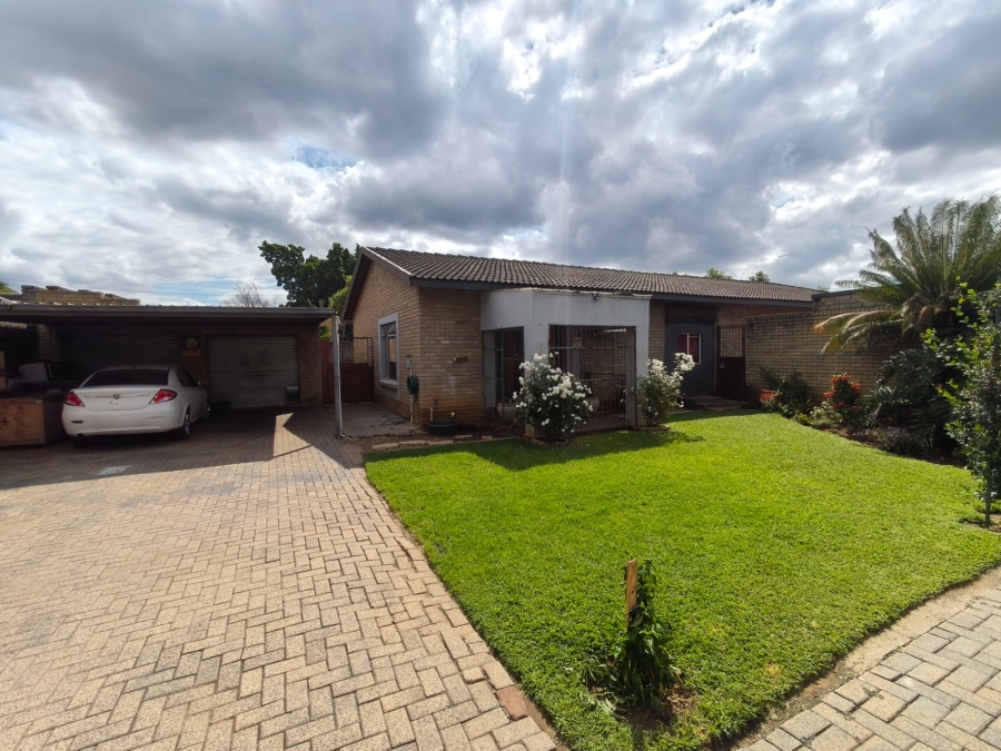 3 Bedroom Property for Sale in Oos Einde North West